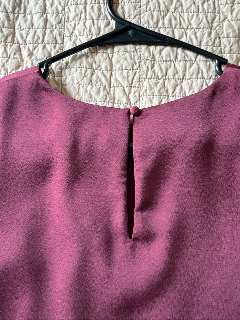 Banana Republic Factory Women's Short Sleeve Silky Blouse in Burgundy - Picture 3 of 6